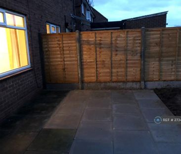 3 bedroom semi-detached house to rent - Photo 4