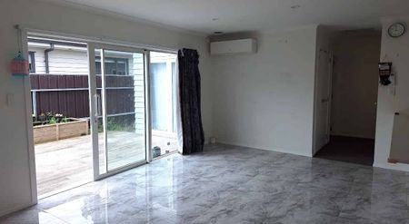 Modern Family Home - Photo 4