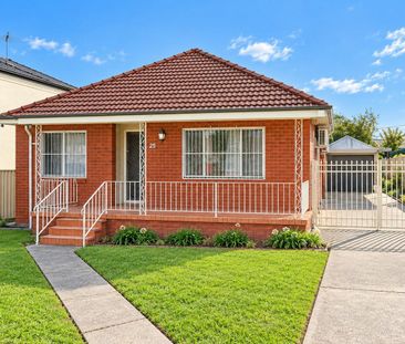 Comfortable 3-Bedroom Family Home with Two Bathrooms - Photo 2