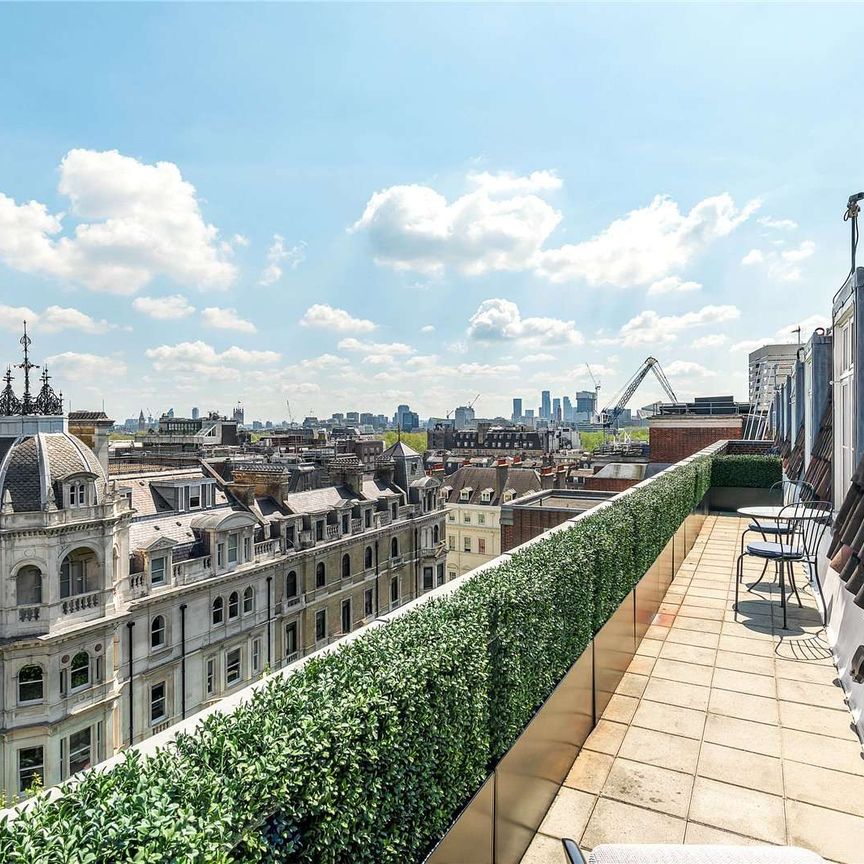 A beautifully presented two-bedroom penthouse apartment in a well-maintained building with a roof terrace and 24 hour porter. - Photo 1