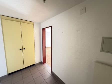 Quietly located just a few steps from the shops - Photo 3