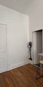 Studio entièrement rénové à proximité immédiate de la Faculté de Droit ! - Photo 3