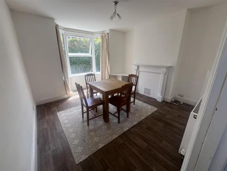 2 bedroom end of terrace house to rent - Photo 3