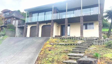 Spacious Family Home with Stunning Valley Views - Photo 4