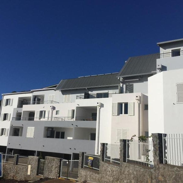 Location Appartement 2 pièces 50m² ST DENIS 97400 - Photo 2