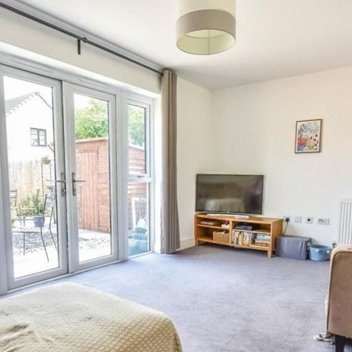 3 bedroom semi-detached house to rent - Photo 1