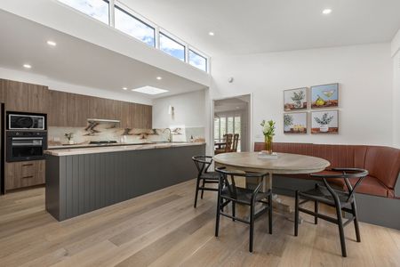 FULLY FURNISHED STUNNING RENOVATED HOME IN PRIME LOCALE - Photo 4