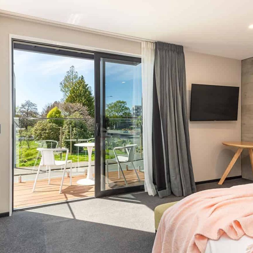 Stunning Fully Furnished Executive Inner City Apartments! - Photo 1