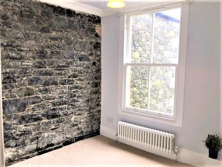 3 bedroom flat to rent - Photo 5