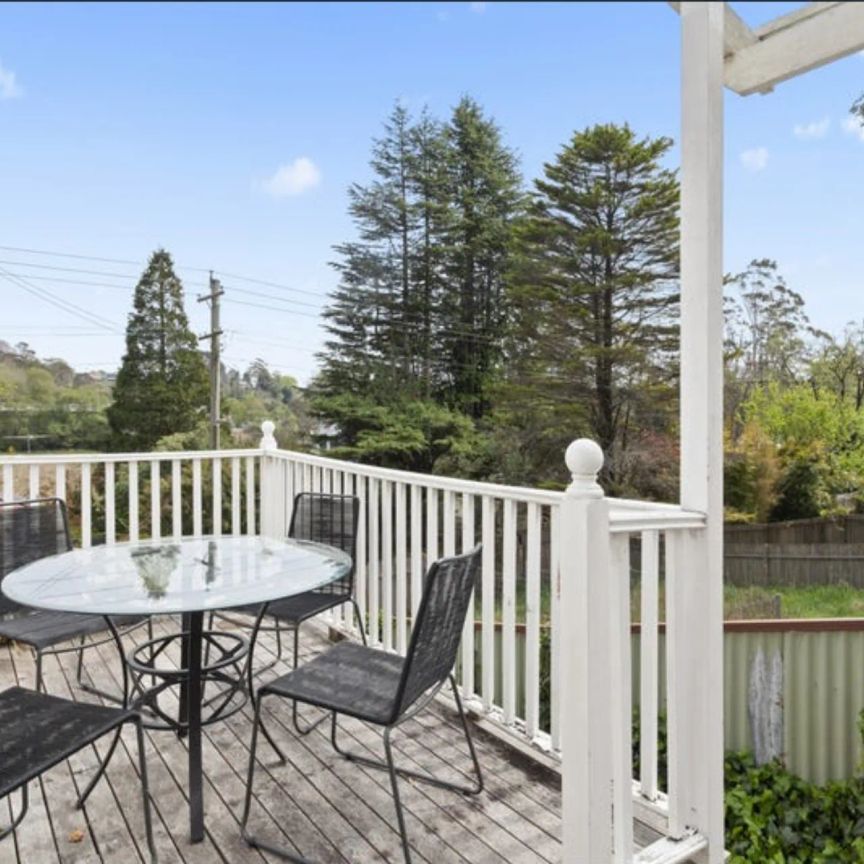 28 Freelander Avenue, Katoomba. - Photo 1