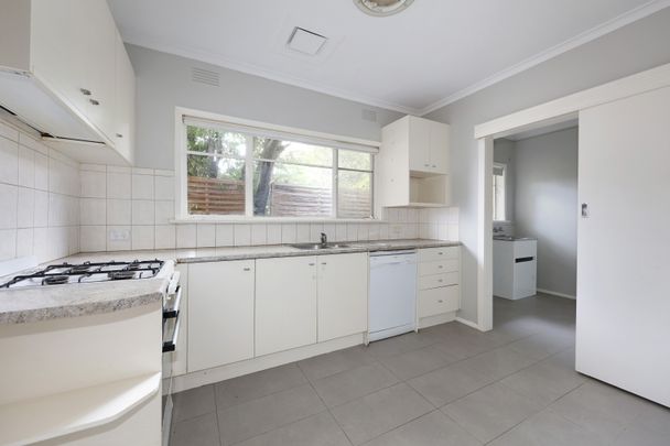 8 Windsor Ave, McKinnon VIC 3204 - House For Rent | Domain - Photo 1
