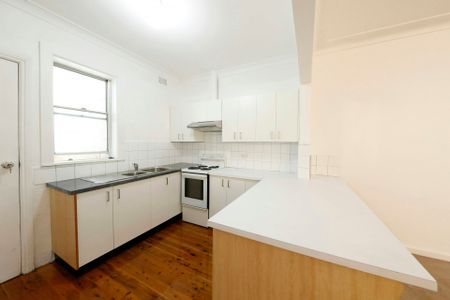 Private 2 bedroom unit with backyard**Open Saturday from 10.45-11am** - Photo 2