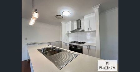 Spacious & Modern 4-Bedroom Family Home in Kingston - Photo 5