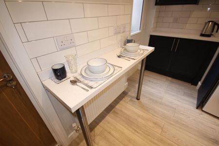 1 bedroom in a house share to rent - Photo 4