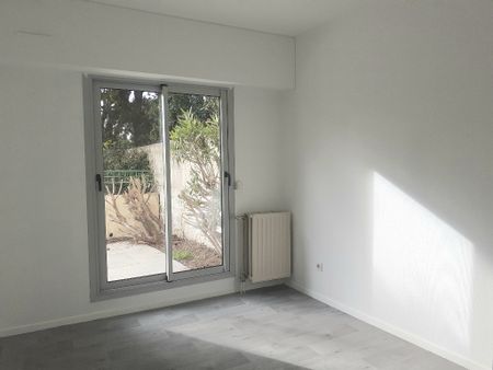 Location Appartement 3 pièces 82m² NIMES 30000 - Photo 2
