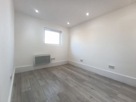 2 Bed Flat, Plashet Grove, E6 - Photo 2