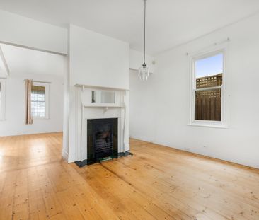 29 Beach Road, Hampton VIC 3188 - House For Rent | Domain - Photo 2