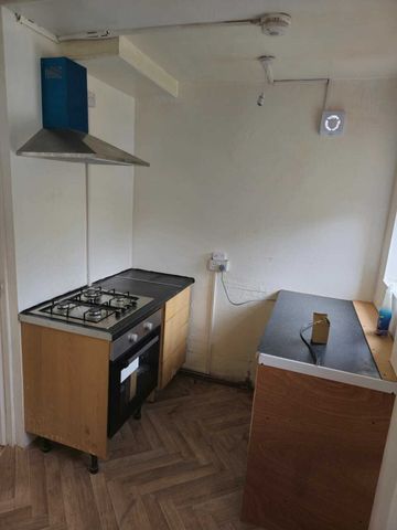 Hall Lane,LS12 - Photo 3