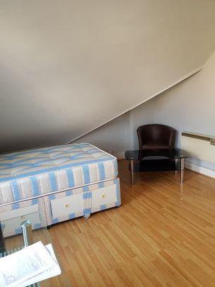 Studio Flat, Bedford Hill, SW12 - Photo 1