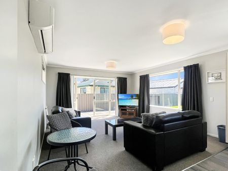 Charming & Peaceful 2-Bedroom Retreat - Photo 2