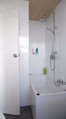 PERFECTLY LOCATED ONE BEDROOM APARTMENT - Photo 4