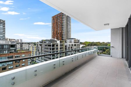 Next to East Village I Large 3-Bedroom Apartment I Double Carspace - Photo 2