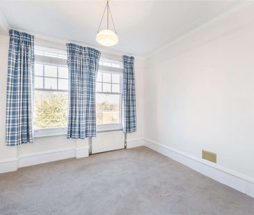 Spacious period apartment within a sought after mansion block in Ch... - Photo 6