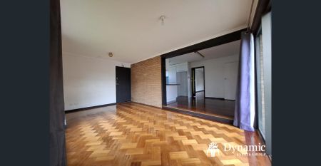 Charming 3-Bedroom Brick Veneer Home in Prime Location - Photo 2