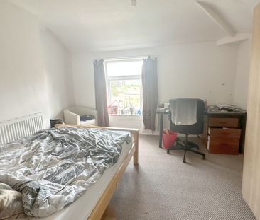 4 Bedroom Mid Terraced House - Photo 5