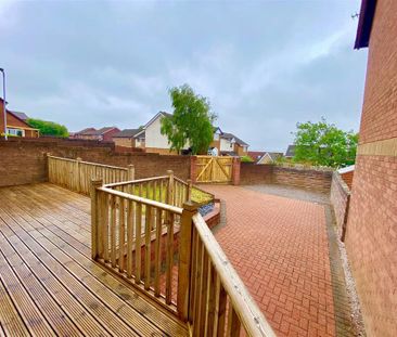 3 bedroom end of terrace house to rent - Photo 1