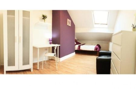 Great 4 bedroom shared house in Bradford - Photo 3
