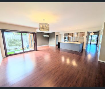 The Entertainers Place! - Photo 1