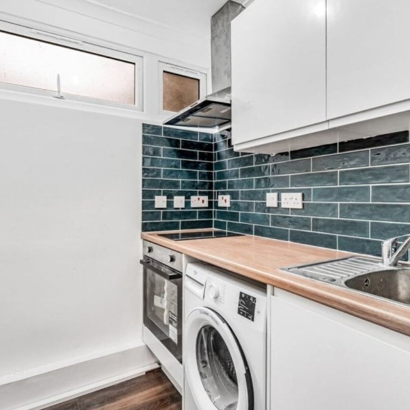 West Cromwell Road, SW5 - Photo 1