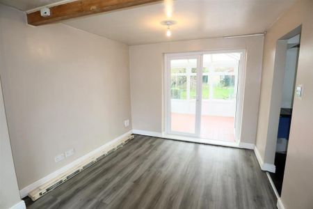 3 bedroom end of terrace house to rent - Photo 3