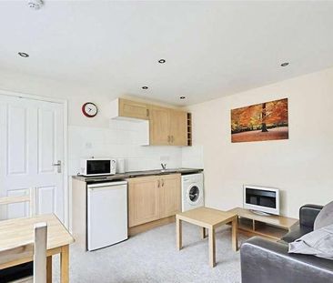 Staines Road, Hounslow, TW4 - Photo 1