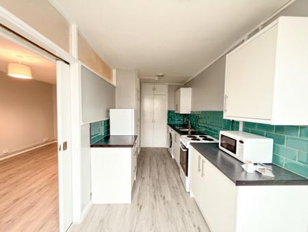 2 bedroom flat to rent - Photo 3