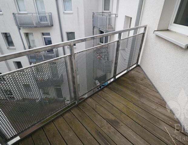 Helle praktische 3 Raum Wohnung im Dachgeschoss mit Balkon in Sudenburg ab sofort verfügbar - Foto 1