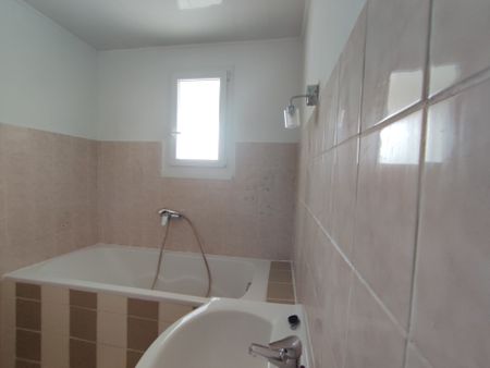 Appartement 3 pièces 56m2 MARSEILLE 15EME 820 euros - Photo 5