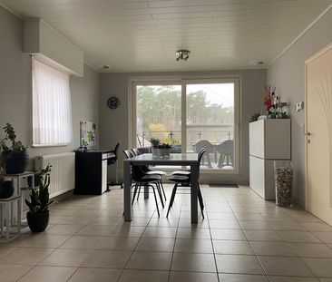 Ruim drie slaapkamer appartement met terras en carport - Photo 3