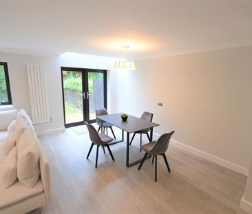 Bridge Lane, Bramhall - Photo 2