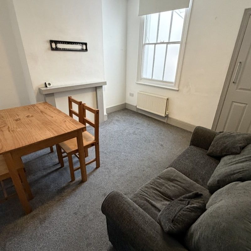 Essex Street - Photo 1