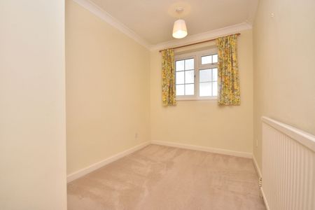 3 bedroom mid terraced house to rent, - Photo 4