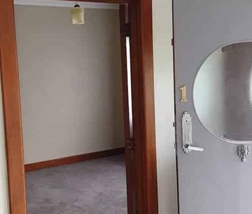Freshly refurbished - Warm and available Sep 25th - Photo 4