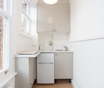 Primrose Gardens, Belsize Park, London - Photo 1