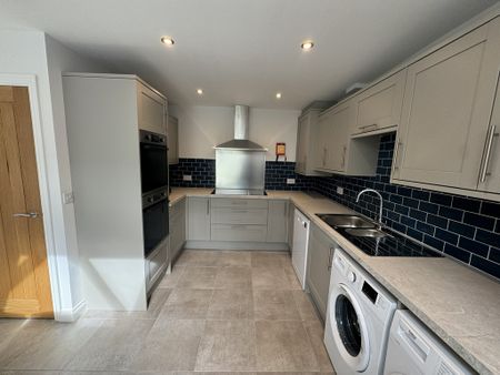 Nicholas Street, Lawrence Street - P10880 - Photo 2