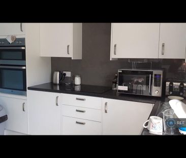 1 bedroom in a flat share to rent - Photo 5