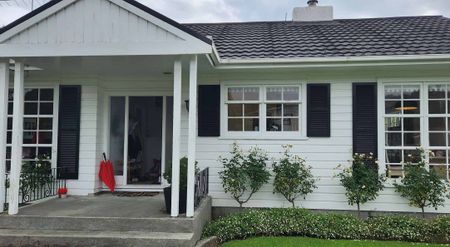 Renovated family home with Pool on Matai Road! - Photo 2