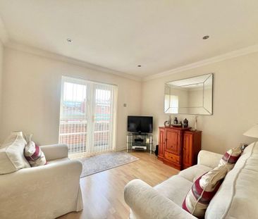 2 bedroom flat to rent - Photo 2