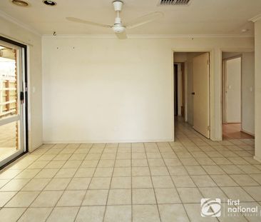 9 Courtenay Avenue, Cranbourne North, Vic 3977 - Photo 3