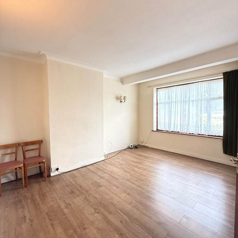 4 bedroom semi-detached house to rent - Photo 1